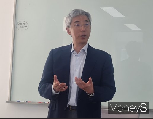 한영철 HK모빌리티 대표 4일 서울 성수동 클라쎄오토 본사에서 열린 기자간담회에서 손오공의 향후 사업방향과 미래비전에 대해 설명하고 있다. /사진=김병탁 기자