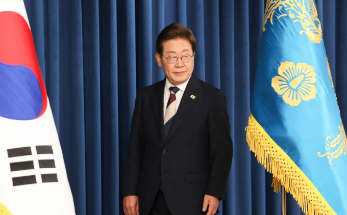 이재명 대통령이 지난 4일 서울 용산구 대통령실 청사 브리핑룸에서 국무총리와 국정원장, 대통령 비서실장 등 인선발표를 하기 위해 입장하고 있다. /사진=뉴스1