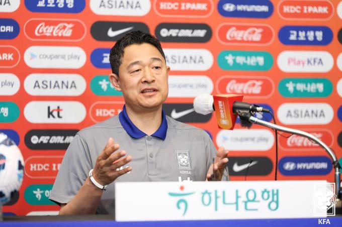 이민성 대한민국 22세 이하(U-22) 축구대표팀 감독이 4일 강원 원주시 인터불고 호텔에서 열린 취임 기자회견에서 취재진 질문에 답변하고 있다. (대한축구협회 제공, 재판매 및 DB금지) 2025.6.4/뉴스1 ⓒ News1 김진환 기자