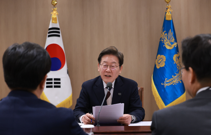 이재명 대통령이 처음 주재하는 국무회의가 5일 오전 10시에 열린다. 사진은 전날 '비상경제점검 태스크포스(TF) 회의'에서 발언하는 이 대통령. /사진=대통령실통신사진기자단
