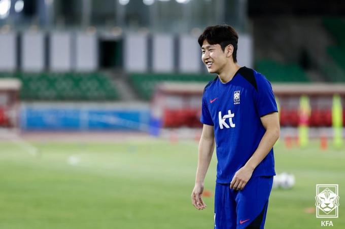 이라크의 밀집수비를 깨뜨리려면 이강인의 감각적인 왼발이 빛나야한다. (대한축구협회 제공)