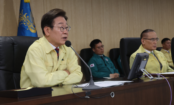 이재명 대통령이 5일 안전치안점검회의를 열고 사고 방지를 거듭 당부했다. 사진은 이날 서울 용산 대통령실에서 안전치안점검회의를 열고 발언하는 이 대통령. /사진=대통령실통신사진기자단
