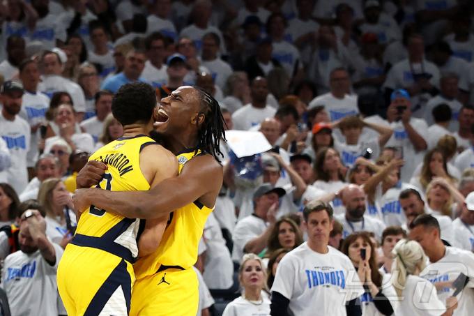 NBA 인디애나가 챔프전 첫경기에서 오크라호마시티를 꺾었다. ⓒ AFP=뉴스1