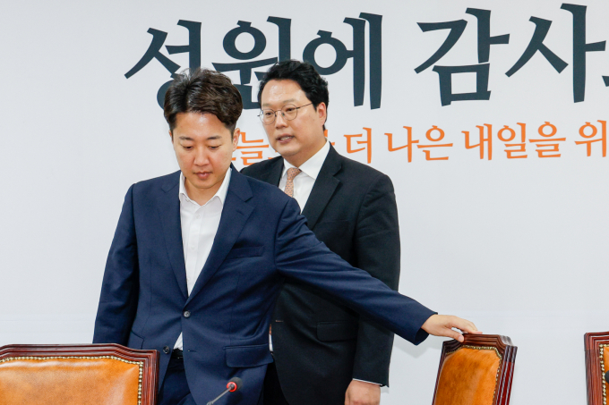 이준석 개혁신당 의원이 국회의원 후원 모금액 한도 3억원을 초과 달성했다. 사진은 이 의원(왼쪽)과 천하람 개혁신당 대표 권한대행 겸 원내대표./사진=뉴스1
