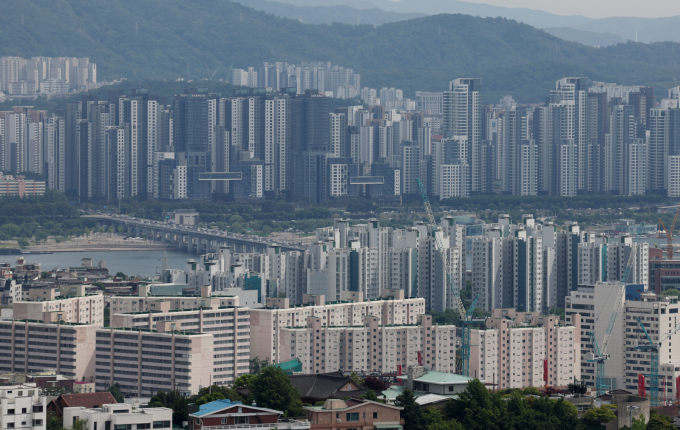  새 정부 출범을 계기로 분양 물량이 대폭 늘어날 것으로 예상된다. 사진은 지난 5일 서울 시내 아파트 전경. /사진=뉴시스 김진아 기자