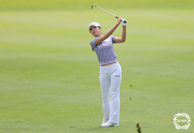 이가영이 8일 열린 한국여자프로골프(KLPGA)투어 셀트리온 퀸즈 마스터즈 최종 라운드에서 연장 접전을 펼친 끝에 개인 통산 3번재 우승을 차지했다. (KLPGA 제공)