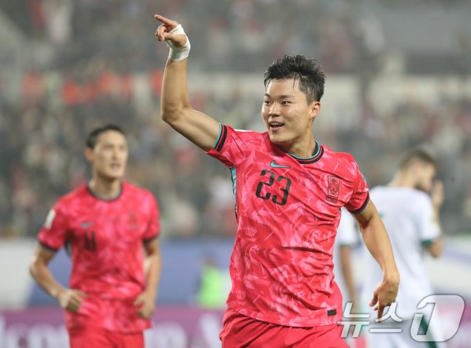 15일 오후 경기 용인시 처인구 용인미르스타디움에서 열린 2026 국제축구연맹(FIFA) 북중미 월드컵 아시아 3차 예선 B조 4차전 대한민국과 이라크의 경기, 대한민국 오현규가 추가골을 넣은 후 기뻐하고 있다. 2024.10.15/뉴스1 ⓒ News1 김영운 기자