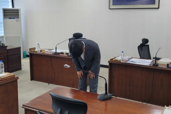 음주운전 방조 혐의를 받는 대구 남구의회 정재목(국민의힘) 구의이 공개 사과하고 있다./사진제공=뉴시스