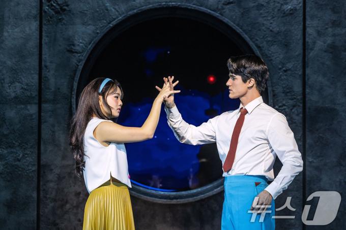 뮤지컬 '어쩌면 해피엔딩' 공연장면.(NHN 제공, 재배포 및 DB금지) 2025.6.9/뉴스1