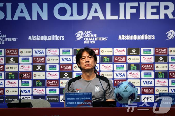 홍명보 대한민국 축구 국가대표팀 감독이 2026 국제축구연맹(FIFA) 북중미 월드컵 아시아 3차 예선 B조 쿠웨이트와의 경기를 하루 앞둔 9일 서울 마포구 서울월드컵경기장에서 기자회견에 참석해 있다. 2025.6.9/뉴스1 ⓒ News1 이승배 기자