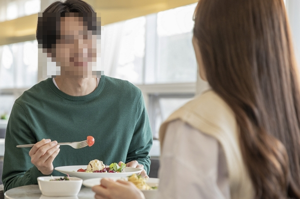 아내의 불륜을 의심했다가 되레 의처증 환자로 의심받고 있다는 남성의 사연이 전해졌다. 사진은 기사의 이해를 돕기 위한 자료 사진. /사진=클립아트코리아