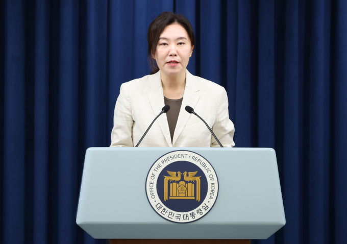 대통령실이 "장·차관 및 공공기관장 등 대통령이 임명할 수 있는 주요 공직에 대해 인사추천제를 실시한다"고 전했다. 사진은 강유정 대통령실 대변인이 10일 서울 용산구 대통령실 청사에서 국민추천제 관련 브리핑을 하고 있는 모습. /사진=뉴스1