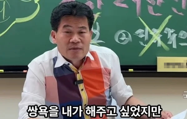 전한길 전 한국사 강사가 김문수 전 국민의힘 대통령 후보와 국민의힘을 향해 해산을 요구했다. 사진은 김문수 전 국민의힘 대통령 후보와 국민의힘을 비판하는 전한길 전 한국사 강사의 모습. /사진=유튜브 채널 '전한길뉴스' 캡처