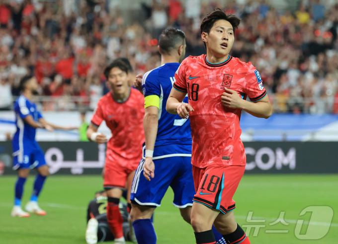 10일 오후 서울 마포구 상암동 서울월드컵경기장에서 열린 2026 국제축구연맹(FIFA) 북중미 월드컵 아시아 3차 예선 B조 10차전 대한민국과 쿠웨이트의 경기, 대한민국 이강인이 후반 팀의 두 번째 골을 넣고 있다. 2025.6.10/뉴스1 ⓒ News1 김진환 기자