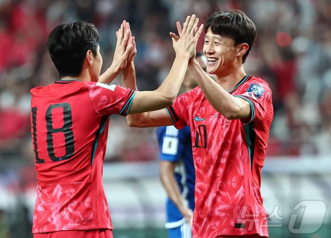 10일 오후 서울 마포구 상암동 서울월드컵경기장에서 열린 2026 국제축구연맹(FIFA) 북중미 월드컵 아시아 3차 예선 B조 10차전 대한민국과 쿠웨이트의 경기, 대한민국 이재성이 골을 넣고 기뻐하고 있다. ⓒ News1 김도우 기자
