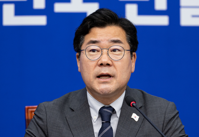 박찬대 더불어민주당 대표 직무대행 겸 원내대표가 11일 오전 서울 여의도 국회에서 열린 최고위원회의에서 추경에 대해 언급했다. 사진은 최고위원회의에 참석한 박 원내대표. /사진=뉴스1