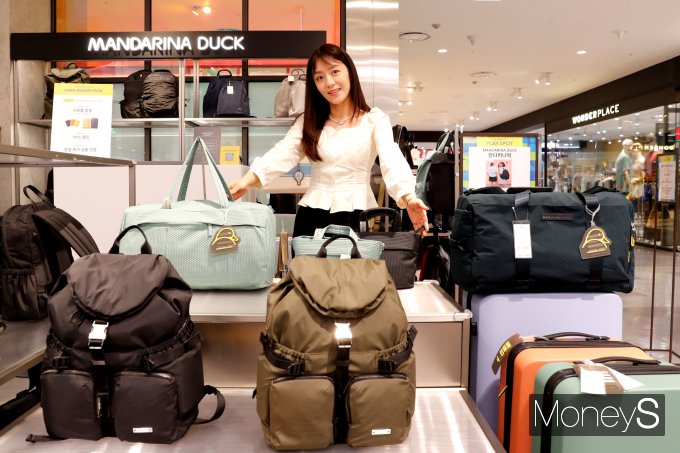 광주신세계 플레이 스팟에 호남 첫 매장을 연 만다라덕은 오는 30일까지 전품목 10% 할인 프로모션을 펼친다/사진=광주신세계 제공.