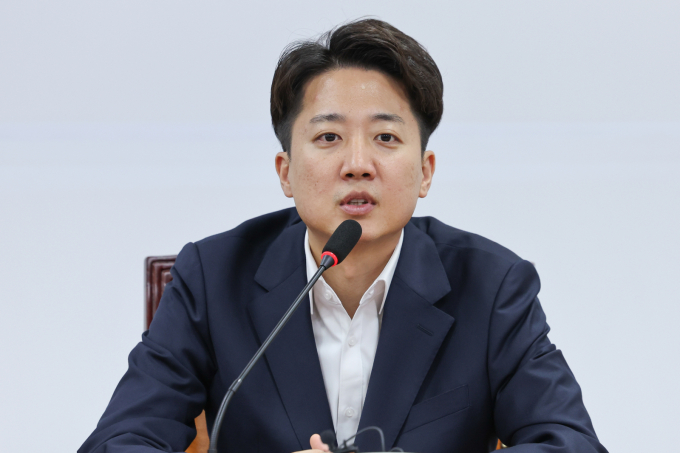 이준석 개혁신당 의원이 11일 홍준표 전 대구시장과의 신당 창당설과 관련해 "검토한 바 없다"며 자신의 페이스북에 입장을 전혔다. 사진은 지난 5일 제21대 대선 후보를 지낸 이준석 개혁신당 의원이 서울 여의도 국회에서 열린 선거대책본부 해단식에 참석해 인사말을 하는 모습. /사진=뉴스1