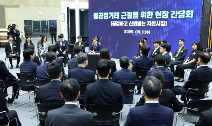 사진은 11일 서울 여의도 한국거래소에서 '주식시장 불공정 거래 근절을 위한 현장 간담회'를 진행하는 이재명 대통령. /사진=뉴시스