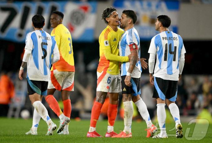 아르헨티나와 콜롬비아가 1-1로 비겼다.  ⓒ AFP=뉴스1
