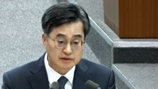 김동연 경기도지사가 11일 경기도의회 임시회에서 의원들의 질의에 답하고 있다. /사진제공=경기도의회
