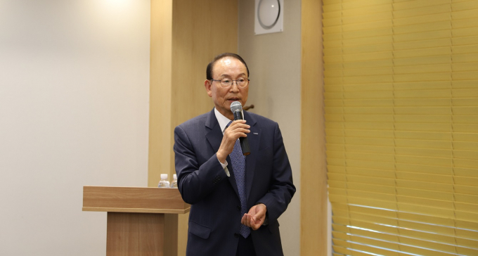 최운열 한국공인회계사회 회장이 '취임 1주년 기자간담회'를 열었다. 사진은 최회장이 11일 여의도 외백에서 열린 '취임 1주년 기자간담회'에서 1년 회무 성과와 향후 중점 추진과제에 대해 설명하는 모습. /사진=한국공인회계사회