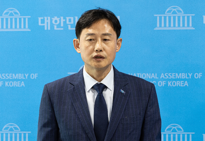 사진은 이날 윤재관 조국혁신당 대변인이 서울 여의도 국회 소통관에서 특검 후보 추천 관련 브리핑을 하는 모습. /사진=뉴스1