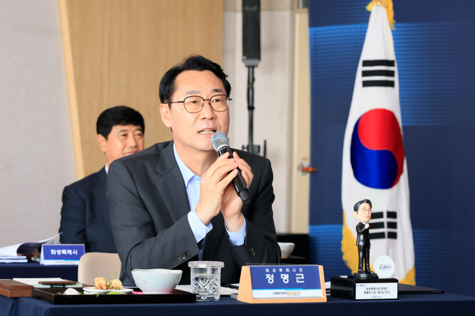 대한민국특례시시장협의회 신임 대표회장으로 선출된 정명근 화성특례시장이 12일 대한민국특례시시장협의회 2025년 상반기 정기회의에서 발언하고 있다. /사진제공=화성특례시