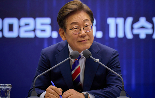 이재명 정부의 '국민추천제'에 대한 시민들의 기대와 우려가 전해졌다. 사진은 이재명 대통령이 주식시장 불공정거래 근절을 위한 현장 간담회에서 참석자의 질문을 경청하는 모습. /사진=뉴스1
