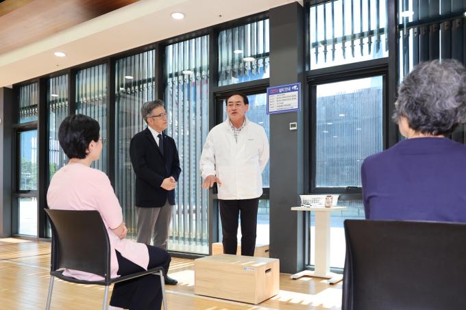체육공단이 '암 치료 후 체력 팡팡' 캠페인을 추진한다.(국민체육진흥공단 제공)