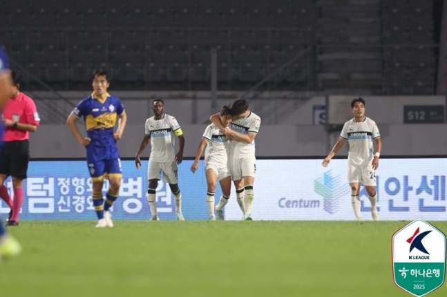 K리그2 천안시티가 충남아산을 상대로 13경기 만에 승리를 거뒀다. (한국프로축구연맹 제공)