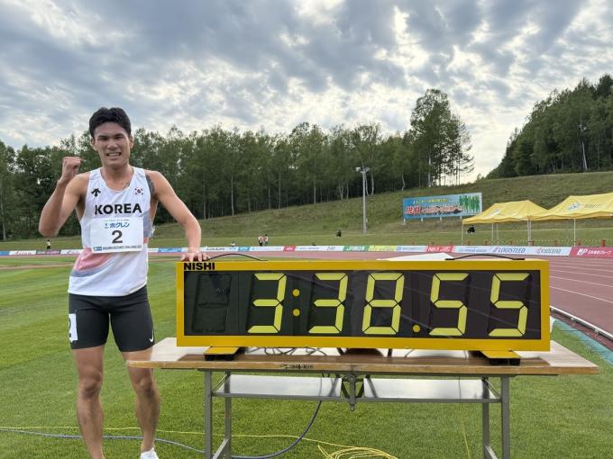 육상선수권 남자 1500m에서 3분38초55의 한국 신기록을 달성한 이재웅(대한육상연맹 제공)