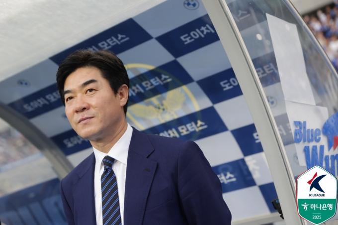 윤정환 인천 유나이티드 감독(한국프로축구연맹 제공)