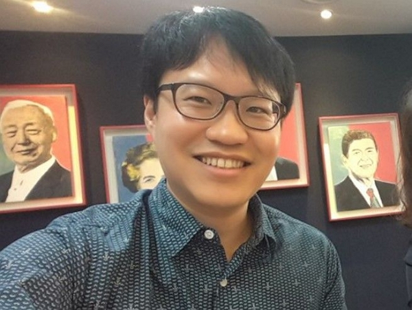 자신을 '친일 극우 성향'으로 소개한 만화가 윤서인이 일본 료칸에서 한국인 혐오성 홀대를 받았다고 토로했다. 사진은 만화가 윤서인 모습. /사진=윤서인 페이스북 캡처