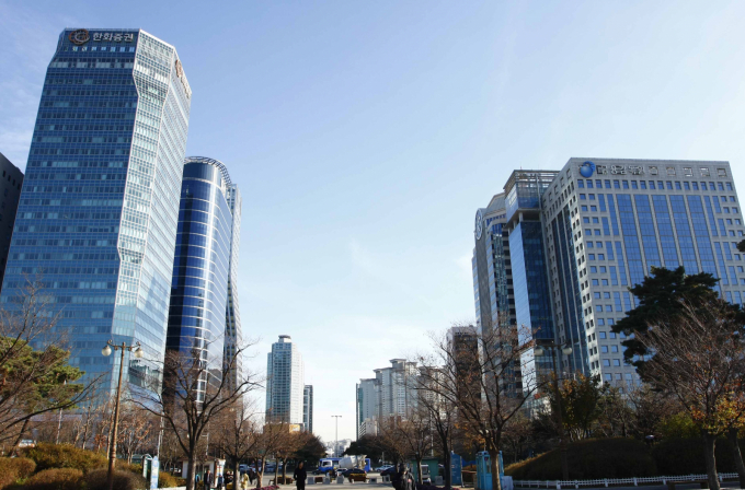 올해도 기업공개(IPO) 시장에서 증권사들이 투자자 보호에 뒷전이라는 지적이 이어진다. 사진은 여의도 증권가./사진=머니S