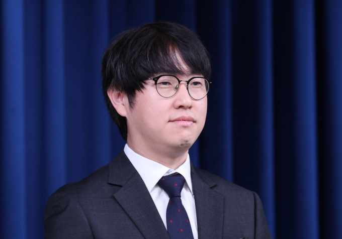 지난 15일 서울 용산구 대통령실 청사에서 열린 인선 관련 브리핑에서 AI 미래기획수석에 임명된 하정우 네이버AI혁신센터장이 참석하고 있다. /사진=뉴스1