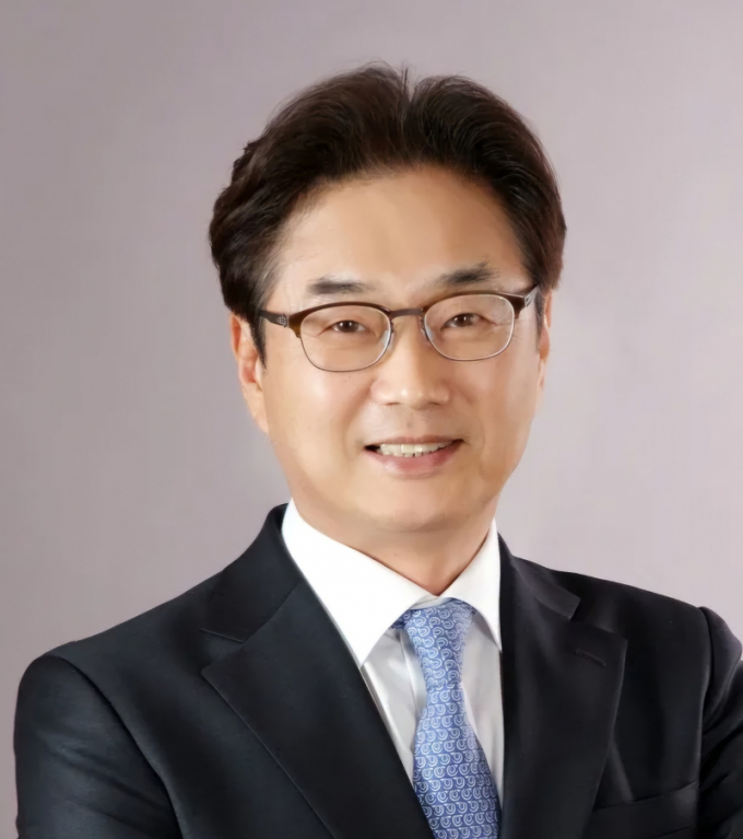 유한재단이 원희목 서울대학교 특임교수를 신임 이사장으로 선임했다. 사진은 원희목 유한재단 신임 이사장. /사진=유한양행 