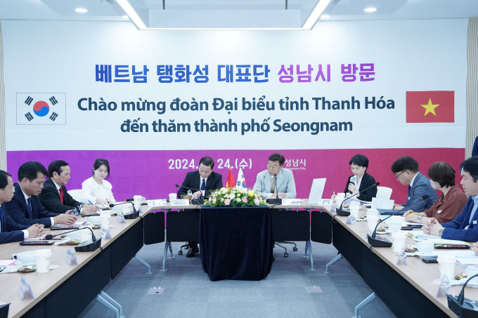 신상진 성남시장이 지난해 7월 성남시청 2층 율동관에서 베트남 타잉화성 대표단과 접견하고 있다./사진제공=성남시