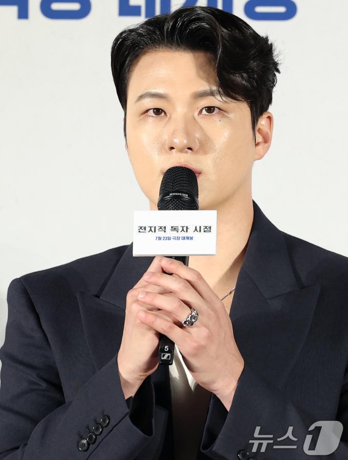 배우 나나가 17일 서울 광진구 롯데시네마 건대입구에서 열린 영화 '전지적 독자 시점‘(감독 김병우) 제작보고회에 참석해 인사말을 하고 있다. '전지적 독자 시점'은 10년 이상 연재된 소설이 완결된 날 소설 속 세계가 현실이 되어 버리고, 유일한 독자였던 ‘김독자’가 소설의 주인공 ‘유중혁’ 그리고 동료들과 함께 멸망한 세계에서 살아남기 위한 판타지 액션 영화다. 2025.6.17/뉴스1 ⓒ News1 권현진 기자