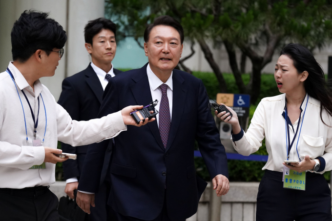 윤석열 전 대통령이 경찰의 3차 출석 요구에 불응하겠다는 의견서를 제출했다. 사진은 지난 16일 서울 서초구 서울중앙지방법원에서 열린 내란 우두머리·직권남용 권리행사 방해 혐의 사건 7차 공판을 마친 후 법원을 나선 윤 전 대통령의 모습. /사진=뉴스1(사진공동취재단)