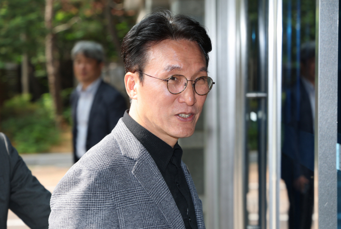 국회 인사청문특별위원회가 18일 김민석 국무총리 후보자 인사청문 계획서를 의결한다. 김 후보자가 18일 서울 종로구 통의동 금융감독원 연수원에 마련된 인사청문회 준비 사무실로 출근한 모습. /사진=뉴스1