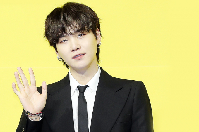 아이돌 그룹 방탄소년단 멤버 슈가의 소집해제를 앞둔 소속사 빅히트 뮤직이 18일 안전상 이유로 팬들의 현장 방문 자제를 당부했다. 사진은 슈가가 2021년 5월21일 서울 송파구 방이동 올림픽홀에서 진행된 싱글앨범 'Butter' 발매 기념 쇼케이스에서 포즈를 취한 모습. /사진=머니투데이
