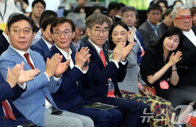 [뉴스1 PICK]국내 최대 책 잔치 서울국제도서전 개막 '인산인해'