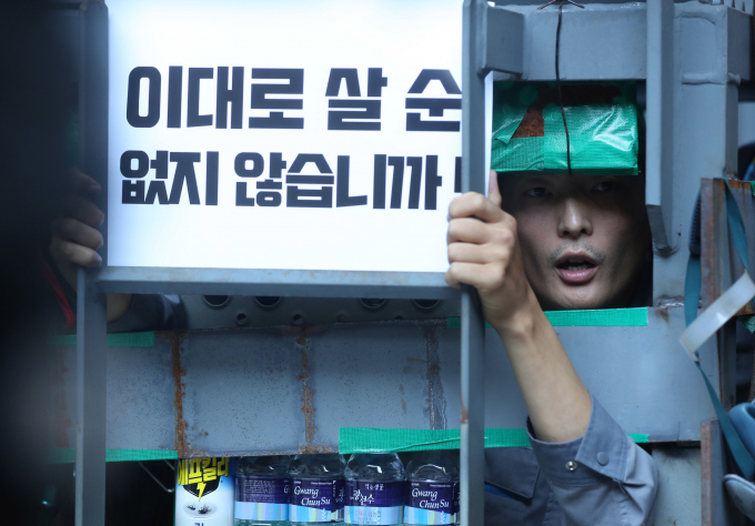 2022년 7월 19일 유최안 대우조선 하청지회 부지부장이 경남 거제 대우조선해양 1도크에서 농성을 벌였다. /사진=공동취재(뉴스1)