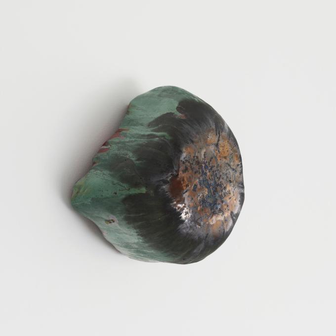 Koo Hyunmo, rock on the wall, 2025. Ceramics, 23.5 x 20.5 x 17 cm. Courtesy of the artist & PKM Gallery. (PKM 갤러리 제공)