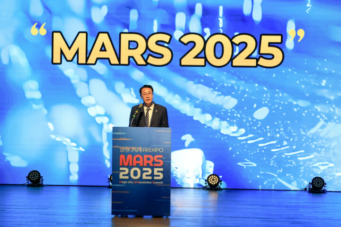 정명근 화성특례시장이 오전 10시 코엑스 컨퍼런스룸 401호에서 열린 ‘MARS 2025’ 개회식에서 환영사를 하고 있다. /사진제공=화성특례시