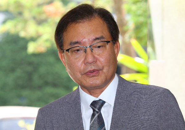 해병대원 순직사건 관련 의혹 수사를 맡은 이명현 특별검사가 특검보 후보자 8명 추천을 마쳤다. 사진은  채상병 순직사건 외압 의혹을 수사하는 이명현 특별검사가 취재진 질문에 답하는 모습./사진=뉴시스