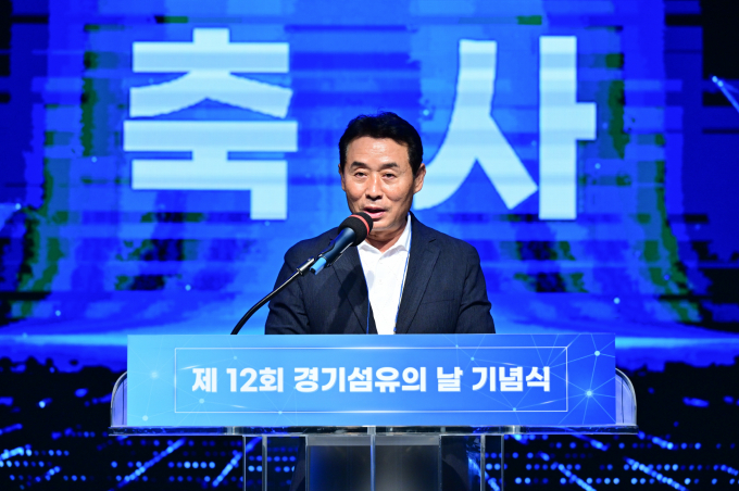  백영현 포천시잘이 지난 18일 양주시 경기섬유종합지원센터에서 열린 '제12회 경기섬유의 날' 행사에 참석해 축사를 하고 있다. /사진제공=포천시
