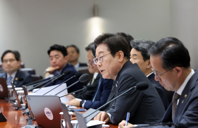 이재명 정부 출범 이후 첫 추가경정예산(추경)안 심의에서 2조7000억원 규모의 건설투자가 의결됐다. 사진은 이 대통령이 19일 서울 용산구 대통령실 청사에서 열린 국무회의에 출석해 발언하는 모습. /사진=대통령실사진기자단