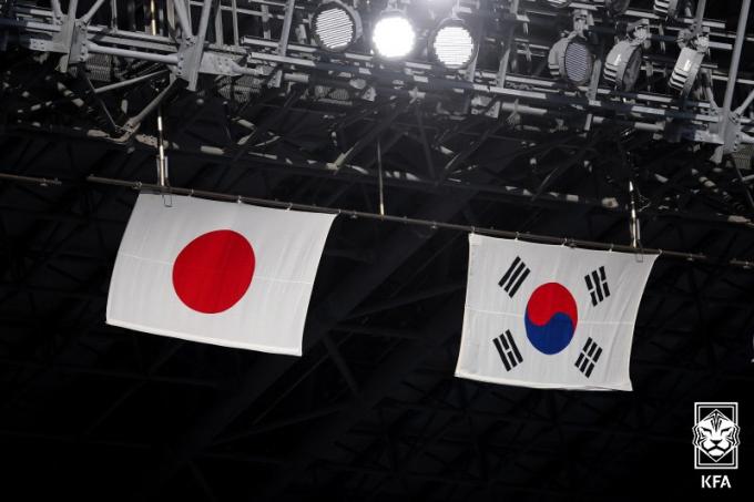 한일전이 열리는 경기장에 걸린 태극기(대한축구협회 제공) 2021.3.24/뉴스1